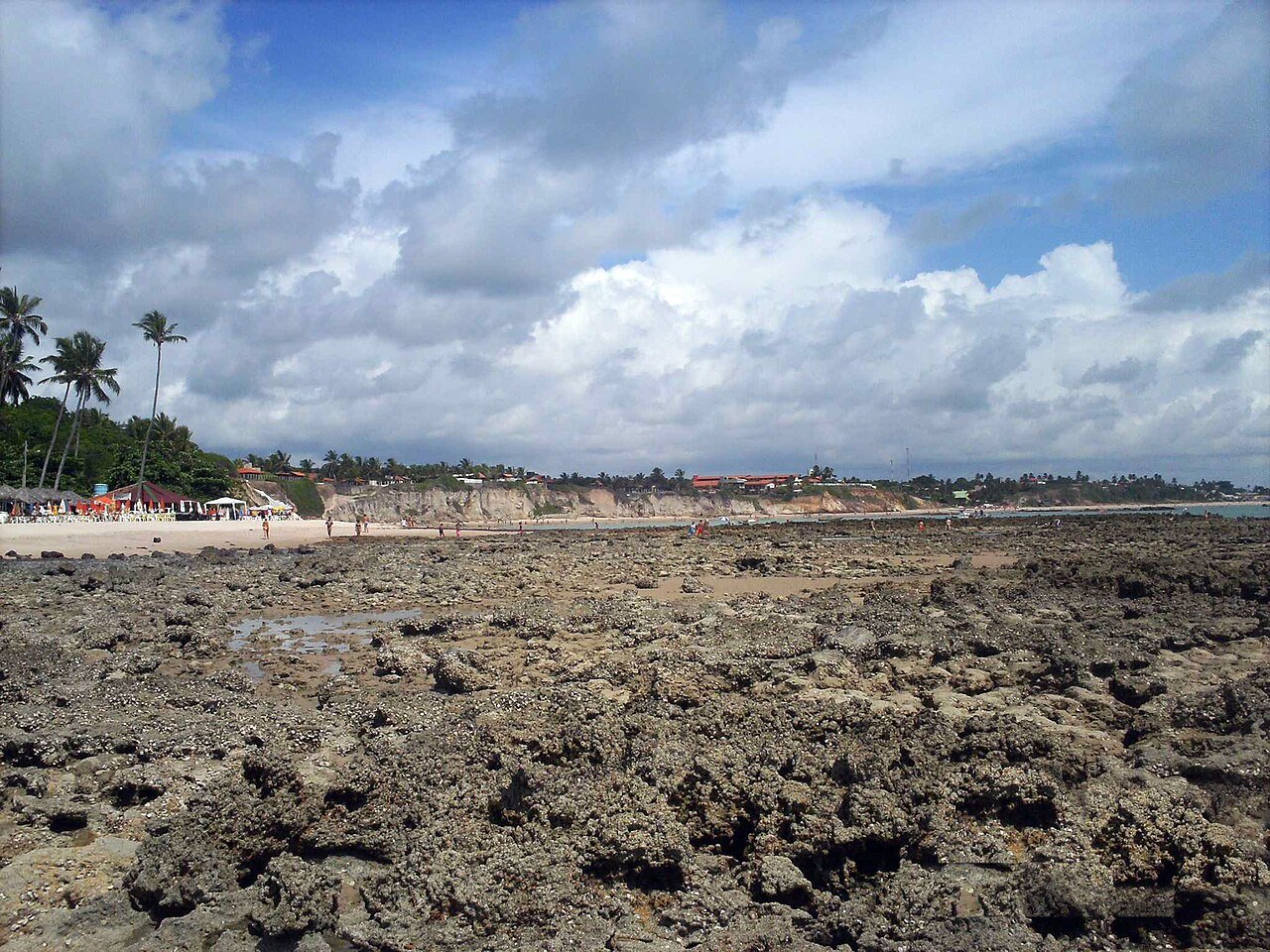 Praia de Carapibus em Jacumã durante a maré baixa